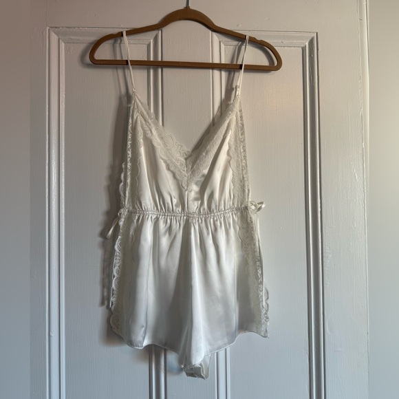 Lulus Enticing Fantasy Ivory Satin Lace Tie-side Lingerie Romper White - Size S - Picture 2 of 3